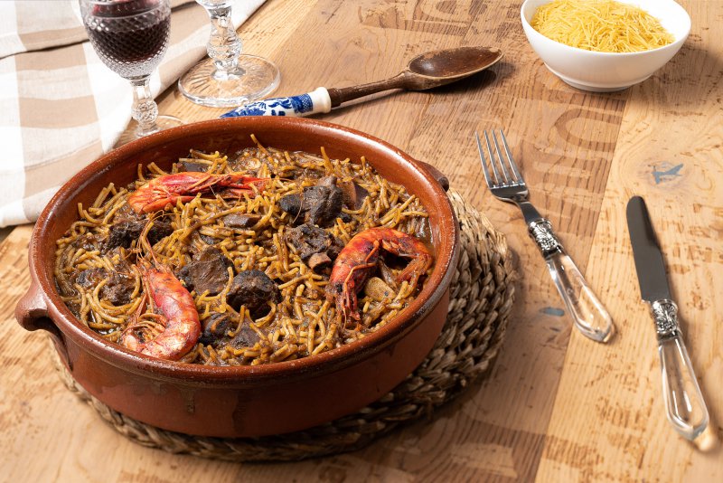Noodles in a Cassola, a thousand and one ways to make them in Tossa